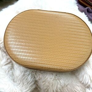 Pre-loved Jewelry case. Has an inner flap see pic. 2